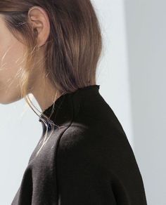 The Hair Tuck Hair Tuck, Victoria Aveyard, Turtleneck Sweatshirt, Minimal Chic, Looks Style, Mode Inspiration, Fashion Details, Pretty Hairstyles, Hair Inspo