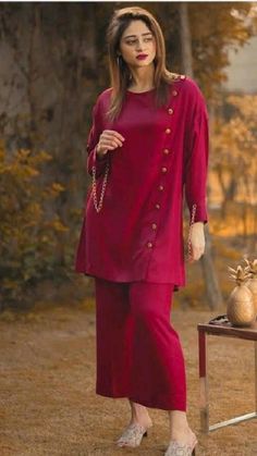 Coat Style Pakistani Dresses Fancy, Plain Lawn Dress Design, Plain Cord Set Design, Simple Dress Casual, Simple Kurta Designs, Pakistani Fashion Casual, Tunic Designs, Kurti Designs Latest, Stylish Short Dresses