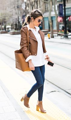 Outfit Trends, Brown Leather Jacket, 50s Fashion, Fall Winter Outfits, Look Chic, Dark Denim, Outfits Casuales