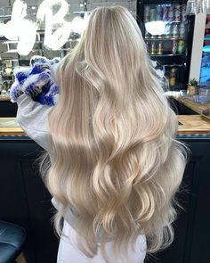 Light Blonde Long Hair, Long Blonde Hair Inspiration, Cute Hair Colors For Blondes, Platinum Long Hair, Long Light Blonde Hair, Blonde Bombshell Hair, Long Platinum Blonde Hair, Barbie Blonde Hair, Long Wavy Blonde Hair