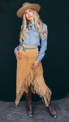 Skirt With Fringe, Suede Fringe Skirt, Cowboy Chic, Classy Cowgirl, Look Boho Chic, Moda Country, Wilde Westen, Looks Country, Fringe Fashion