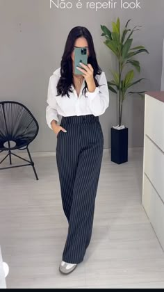 Pinstripe High-waisted Pants For Business Casual, Psychologist Outfit, Work Looks, Casual Work Outfits, Looks Chic, Office Fashion