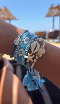 greece aesthetic cute bracelets Aesthetic Beach Accessories, Beach Bracelets Diy, Greece Bracelet, Surf Bracelets, Beachy Bracelets, Greece Aesthetic, Beach Jewellery, Preppy Bracelets, Holiday Bracelets