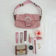 vintage coach 🎀

#whatsinmybag #bagessentials #y2k #shoulderbag #thrifthaul #vintagedesignerbag #coach #vibtagecoach What's In My Bag Aesthetic, Vintage Designer Bags, Thrift Haul, In My Bag, What In My Bag, Bags Aesthetic, Pretty Bags, My Bag