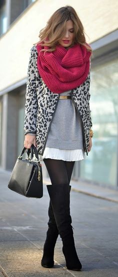 Lepord Print Coat and Oversized Oxblood Scarf Givenchy Boots, Fall Apparel, Mode Tips, Leopard Print Coat, Fashion Sweaters, Scarf Outfit, Blazer Outfit, Mode Boho, Outfit Trends