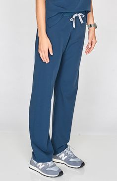 These women's Livingston scrub pants make it through intense shifts with yoga-inspired comfort. Part of FIGS' Technical collection of tailored-fit scrubs. Professional Chic, Livingston, Make It Through, Medical Professionals