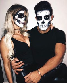 Different Halloween Costumes, Halloween Costume Couple, Maquillage Halloween Simple, Couples Costumes Creative, Matching Costume, Costume Couple, Couples Halloween Costumes