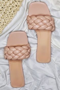 Faux leather braided open toe flat sandals with rubber sole. Boutique Couture, Braided Sandals, Sandal Shoes, Slipper Sandals, Spring Break, Flat Sandals, Slip On Sandal, Everyday Outfits, Open Toe