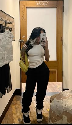 Swag Girl Style, Effortlessly Chic Outfits, Mia 3, Outfits With Converse, Chill Outfits, Cute Comfy Outfits, Streetwear Fashion Women, Cute Swag Outfits