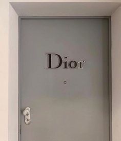 a door with the word dior on it