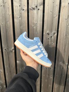 Betreed de wereld van klassieke stijl en tijdloze elegantie met de Adidas Campus 00s Blue Clair (IH7493), verkrijgbaar bij de vertrouwde sneaker retailer Kzbkicks. Deze sneakers zijn niet alleen een uiting van tijdloze esthetiek, maar ook een essentieel paar voor sneakerliefhebbers met een voorliefde voor comfortabele en stijlvolle mode. Hier zijn enkele redenen waarom je deze Adidas Campus 00s Blue Clair van Kzbkicks niet mag missen: Stijlvol en Authentiek Ontwerp De Adidas Campus 00s Blue Clai Campus 00s Blue, Blue Campus, Adidas Campus Colors, Adidas Campus Blue, Surprise Dance Outfits, Campus Adidas, Sky Blue Outfit, Painted Shoes Diy, Color Celeste