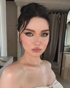 Prom Makeup Ideas, Makeup Artist Makeup, Light Makeup Looks, Classy Makeup, Artist Makeup, Brushes Makeup, Asian Eye Makeup, Makeup Transformation, Makeup Makeover