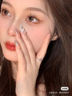 Doe Makeup, Peachy Makeup Look, Playful Makeup, Grad Makeup, Korean Christmas, Christmas Makeup Looks, Makeup Layout, Smudge Edit, Artsy Makeup