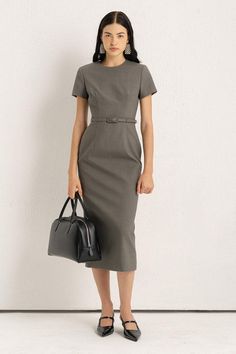 This elegant midi dress features a flattering pencil silhouette and a round neck, making it perfect for any occasion. Made from high-quality polycotton, it offers a luxurious feel and a comfortable fit. A must-have for those looking to upgrade their wardrobe with sophisticated and timeless pieces. Timeless Pieces Fashion, Blush Pink Dress Outfit, Collar Dresses Outfit, Corporate Dresses Classy, Pencil Dress Outfit, Pink Dress Outfits, Grace Rose, Classic Workwear, Elegant Midi Dress