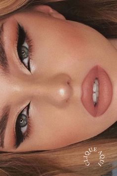 Mekap Mata, Smink Inspiration, Makijaż Smokey Eye, Eye Makeup Designs, Edgy Makeup, Makeup Eye Looks, Nude Makeup, Makeup Makeover