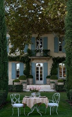 a table and chairs in front of a house