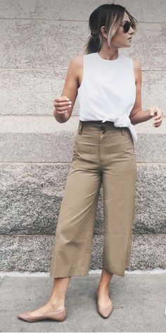 Popular Spring Outfits, How To Wear Culottes, Culottes Outfit, Elegantes Outfit Frau, Look Zara, Beige Outfit, Bohol, Stil Inspiration