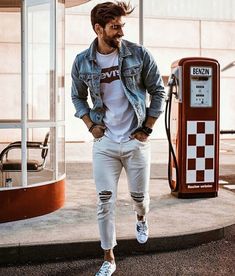 Denim Jacket Men Outfit, How To Wear Denim Jacket, White Jeans Outfit, Mens Summer Outfits, Vans Converse, Denim Jacket Outfit, Mens Fashion Casual Outfits, Denim Jacket Men, Mens Winter Fashion