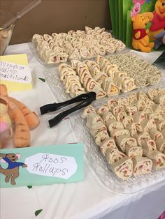 there are many snacks on the table for children to eat and have their name written on them