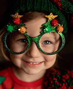 Magical Christmas Photography, Toddler Christmas Photography, Creative Homemade Gifts, Mini Photo Shoot, Christmas Photograph, Dollar Tree Christmas Decor