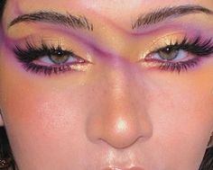 Easy Cool Makeup, Wave Makeup, Ribbon Makeup, Makeup 2023 Trends, Artistic Makeup Looks, Eccentric Eye Makeup, Eccentric Makeup, Colorful Eye Makeup Y2k, Artsy Makeup Look