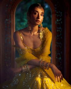 Scoop Neckline Blouse, Yellow Mirror, Seema Gujral, Mirror Work Lehenga, Yellow Mirrors, Yellow Lehenga, Work Lehenga, Sunflower Yellow, Organza Dupatta