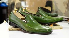 Bespoke Handmade Green Square Toe Leather Loafers, Dress Slipper Shoes, Men's Party Slip On Moccasins Condition New With Box Material Leather  Colour Green (Customizable) Inner Material Leather Lining Sole Leather Style Square Toe Slip On Loafers Handling 7-10 days Leather Fashion Men, Loafers Dress, Mens Loafers, Expensive Shoes, High Ankle Boots, Leather Loafer Shoes, Green Square, Suede Chelsea Boots, Moccasins Shoes