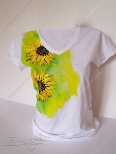 ♥Hand Painted Tshirt, Sunflowers T-shirt, SUNFLOWER Top, Hanpainted Floral TSHIRT, Summer Hand Painted Sunflowers T Shirt, Woman's t shirt♥ HAND PAINTED T-SHIRT by DiqnaDesign. Because these are Original Hand Painted Designs I will not guarantee that each t-shirt is exactly the same. The nature of hand painted designs is that each one is just a little different. ------- SIZE & DETAILS ------- Cotton T-shirts - hand painted with professional water resistant textile paint Available sizes: S, M Painted Tshirt, Hand Painted Sunflowers, Painted Sunflowers, Painted T Shirt, Sunflower Hat, Floral Tshirt, Painted Clothes Diy, Hand Painted Designs, Tshirt Painting