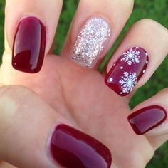 A touch of razzle dazzle Holiday Nails Easy, Treats Christmas, Christmas Nail Art Easy, Holiday Nails Winter, Manicure Nail Designs, Holiday Nail Designs, Christmas Nails Easy, Recipes Christmas, Christmas Nail Art Designs