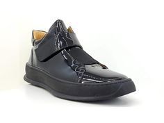 Style: 671-01P-Black Unique Shiny Calfskin slip-on High Top Sneaker from the Carrucci collection features soft Calfskin lining, a center Gore for your perfect fit, side strap and a full Rubber Sole! Cordovan Shoes, High Top Sneaker, Shoe Tree, Mid Top, Shoe Size Conversion, Suede Shoes, Black Patent Leather, Womens Oxfords, Sneakers For Sale