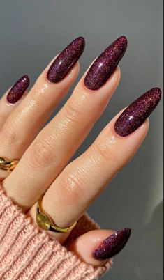 Burgundy New Years Nails, Burgandy Glitter Nails, Sparkly Maroon Nails, Sparkly Burgundy Nails, Wine Color Nails Designs Burgundy, Burgundy Sparkle Nails, Burgundy Nails With Chrome, Chrome Burgundy Nails, Wine Purple Nails