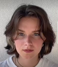 Shaggy Short Hair Oval Face, Short Layered Haircuts Round Face, Short Hair Cuts Wavy, Wavy Shaggy Bob, Short Low Maintenance Haircuts For Women, Short Hair Soft Jawline, Layered Short Hair Straight, Textured Layered Bob, Jaw Length Hairstyles