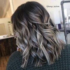 Wavy Mid Length Hair, Vibrant Hair Color Ideas, Spring Hair Color Ideas, Spring Hair Color Trends, Vibrant Hair Color, Two Tone Hair, Mushroom Hair, Mushroom Brown, Bold Hair Color