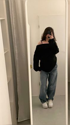 #outfit #fit #outfits#winter#baggyjeans#baggypants#oversized#sweater#shoulderlesssweatef#inspo#fitinspo#winteroutfit#mirrorpic #mirrorselfie #uggdupes#uggs #winter #ilovethorfinn Oversized Black Jumper Outfit, Lazy School Aesthetic, Plain Black Sweater Outfit, Hoț Girl Outfit Aesthetic, Pull Over Sweaters Outfits, Gloomy Outfit Aesthetic, Baggy Sweaters Outfits, Oversized Sweater Outfit Aesthetic, Casual Minimalist Outfit Women