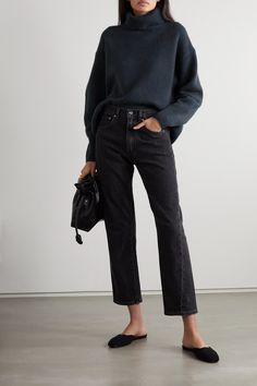 Culotte Outfit, Pullover Outfit, Cashmere Turtleneck, Mode Inspo, Sweater Design, Outfits Casuales, Net A Porter, Minimalist Fashion, Classy Outfits