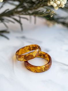 A beautiful faceted Amber brown, honey toned resin ring with rose gold metallic flakes inside. This resin ring is perfect for stacking! It's faceted all the way around and it is so comfortable to wear. All my resin rings are handmade with self-made molds. they are also hand-sanded and polished, to be smooth and comfortable to wear. Given the nature of the resin, my rings may contain tiny bubbles and imperfections, but I always try to make them as perfect as possible. MEASUREMENT Width: 6mm/0.24i Thumb Rings For Women, Rings For Women Unique, Rings Resin, Resin Rings, Promise Ring For Her, Amber Resin, Amber Brown, Jewelry Cute, Promise Rings For Her