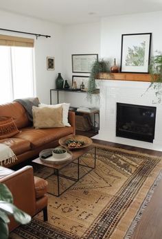 Small Living Room Decor Ideas, Bnb Ideas, Long Narrow Living Room, Living Room Decor Styles, Small Living Room Layout, Tiny House Talk, Narrow Living Room, Living Room Setup, Small Living Room Decor