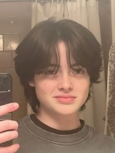 2 Block Haircut Women, Masculine Haircut For Women Round Face, Tomboy Medium Haircut, Hear Me Outs Characters Female, Haircut Tomboy, Soft Mullet With Bangs, Short Haircuts Gender Neutral, Short Hair For Nonbinary, Short Haircuts No Bangs