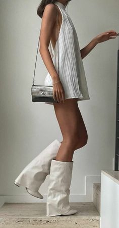 Stile Kylie Jenner, Dorothy Dandridge, Fest Outfits, Chique Outfits, Paris Mode, Winter Trends, White Boots, Mode Inspo, Looks Chic