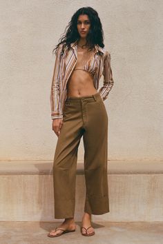 A mid-rise cotton canvas trouser in Umber. With a full-length straight leg cut, cropping just above the ankle, and a wide cuff detail at the hem, they are both functional and transeasonal. Pair with pieces in Terracotta Multi Stripe for a tonal look. Casual Cropped Wide Leg Pants For Fall, Cropped Wide Leg Cotton Pants For Fall, Cropped Cotton Wide Leg Pants For Fall, Cotton High-waisted Wide Leg Pants With Welt Pockets, Chic Cotton Wide Leg Pants For Fall, Chic Cotton Chinos For Spring, Chic Spring Cotton Chinos, Wide-leg Summer Pants With Five Pockets, Fall High-waisted Wide Leg Cotton Pants