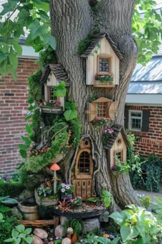 a tree that has some kind of house on it