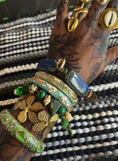 Ig:@mikahchay Maximalist Jewelry Black Women, Black Boho Aesthetic, Maximalism Jewelry, Jewelry Black Women, Afro Jewelry, Maximalist Jewelry, Xoxo Jewelry, Afrocentric Jewelry, Jewellery Aesthetic