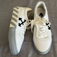 Womens Off White Vulcanized Lowtop Sneakers Shoes 39. Us 9. True To Size. No Box. Note; Sku Numbers On Bottom Right Sole To Secure No Retail Return For Full Value. May Have Light Surface Wear From Being Handled And Listed As Preowned But Shoes Were A Display. Never Worn Outside. Gently Handled And Tried On In Store. Smoke And Pet Free Home. Final Sale. Guaranteed Authentic. Specs; Off- White Vulcanized Lowtop Sneakers Shoes. Showcasing Off-White Affinity For Streetwear Style These Low Top Vulcan Casual White Slip-on Platform Sneakers, Urban White Lace-up Platform Sneakers, White Round Toe Platform Sneakers For Streetwear, White Platform Sneakers With Vulcanized Sole, Casual White Skate Shoes With Round Toe, Urban Custom Sneakers With Vulcanized Sole, Casual White Round Toe Skate Shoes, White Canvas Shoes For Streetwear, White Low-top Platform Sneakers With Vulcanized Sole