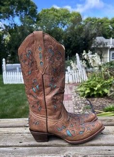 Classic, stylish, and feminine women’s cowboy boot! Beautiful stylish pattern on the boot with turquoise inlay. From chic to boho! These boots have you covered! Features snipped toe and a block heel. See pictures for measurements. Excellent condition. Size 7.5 Turquoise Cowgirl Boots, Turquoise Cowgirl, Turquoise Cowboy Boots, Cowboy Boots Brown, Women's Cowboy Boots, Feminine Women, Cowboy Boots Women, Cowboy Boot, Boots Brown