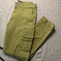 Size 32, Never Worn, Great Condition Khaki Mid-rise Cargo Jeans, Khaki High-waisted Cargo Jeans, Khaki High-waisted Cotton Cargo Jeans, High-waisted Khaki Cargo Jeans, Levi's Pants With Pockets For Spring, Olive Straight Leg Bottoms With Pockets, Casual Olive Pants With Belt Loops, Olive High-waist Pants With Pockets, High-waist Olive Pants With Pockets