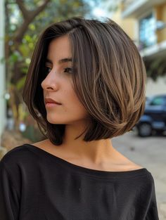 Stylish Shoulder-Length Bob Haircuts for Every Look Choppy Bob Hairstyles Messy Lob Over 50, Hair Between Chin And Shoulders, Bob Shoulder Length, Mid Length Hair Oval Face, Above The Shoulder Bob, Above Shoulder Haircut, Shoulder Length Bobs, Above The Shoulder Haircut