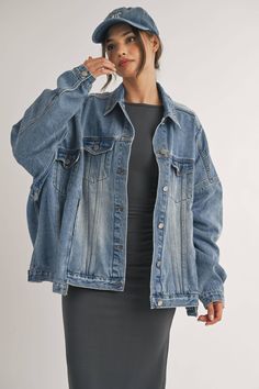 FRONT DOUBLE PATCH POCKET LONG SLEEVE OVERSIZED DENIM JACKET Oversized Jeans Jacket Outfit, Oversized Jean Jacket Outfits, Dark Denim Jacket Outfit, Denim Jacket Ootd, Oversized Jean Jacket Outfit, Oversized Denim Jacket Outfit, Fall Jackets Outfit, Oversize Denim Jacket, Denim Jacket Oversized