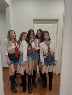 Rebelde Inspo Outfits, Rebelde Tour Outfits, Rebelde Concert Outfit Ideas, Latina Costume Ideas, Rbd Halloween Costume, Rebelde Halloween Costume, Rebelde Costume Halloween, Rebelde Outfits Concert, Rebelde Outfits Ideas Concert