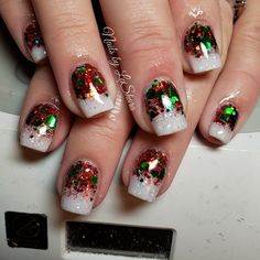 Holiday Dip Nails Winter, Christmas Nails Glitter, Christmas Nail Designs Acrylic, Fall Toe Nails, Xmas Nail Art, Stilleto Nails Designs, Green Acrylic Nails, Christmas Nails Easy