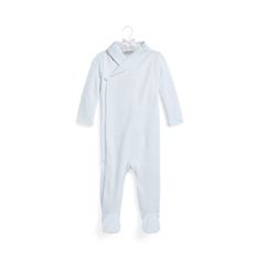 Part of our exclusive Ralph Lauren Baby collection this interlock one-piece is made with organic cotton and arrives with a padded satin hanger. It features charming details like signature buttons and embroidery. Ralph Lauren Home, Winter Sale, Baby Boy Outfits, Boy Outfits, Classic Style, Organic Cotton, Ralph Lauren, One Piece